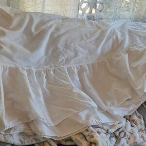 WESTPOINT HOME Shabby Chic/Cottagecore Style White Bed Skirt SIZE QUEEN